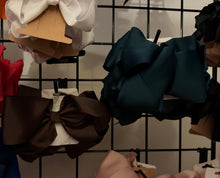 Load image into Gallery viewer, 8' Bows