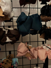 Load image into Gallery viewer, 8' Bows